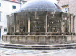 fountain.JPG (104184 bytes)