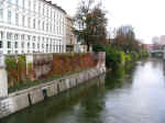 river04.JPG (92886 bytes)