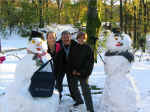 snow people05.jpg (100410 bytes)