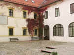 upper town07.JPG (102233 bytes)