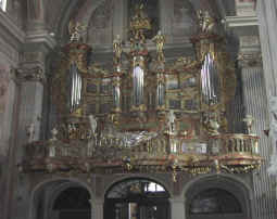 Pb300102.jpg (66405 bytes)