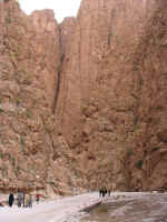 todra gorge01.jpg (97199 bytes)