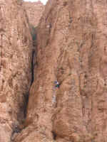 todra gorge04.jpg (99839 bytes)