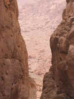todra gorge11.jpg (145349 bytes)