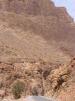 todra gorge18.jpg (105073 bytes)